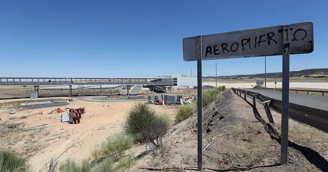 Abandoned Almería Airport with Long Runway Reopens After 14 Years