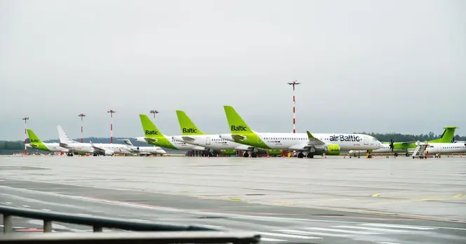 Airports Warn of Jet Fuel Shortages Amid Hormuz Strait Tensions