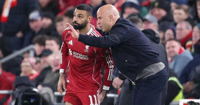 Arne Slot's Tactical Decisions Result in Liverpool's Defeat to PSG