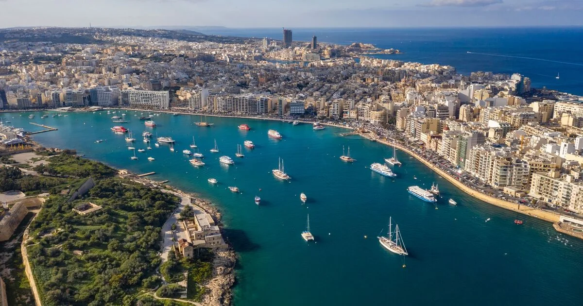 Vlogger Highlights English-Speaking Island with April Temperatures of 20°C