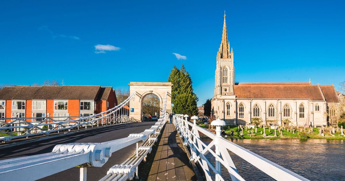 UK Market Town Attracts Foodies with Riverside Dining and Historic Landmarks