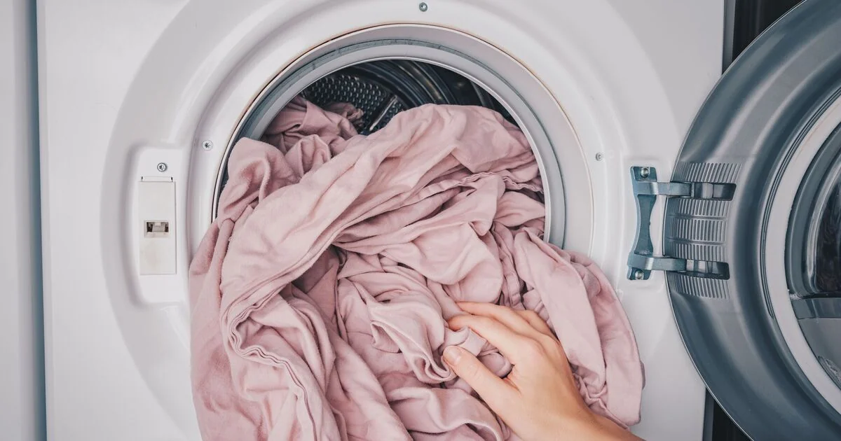Debate Over Optimal Washing Temperature for Bed Sheets: Hygiene vs. Fabric Care