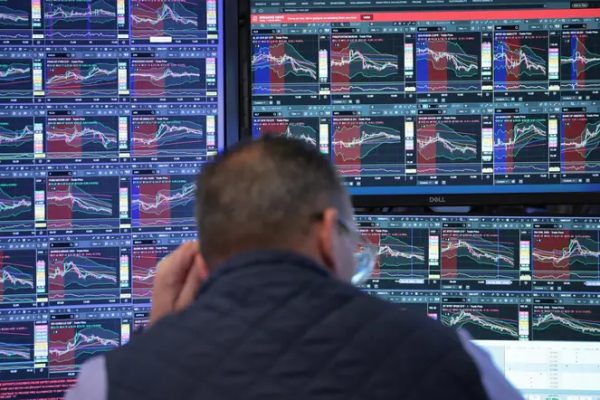 Bitcoin Price Falls to $60,000 Amid Rising AI Trading Trends