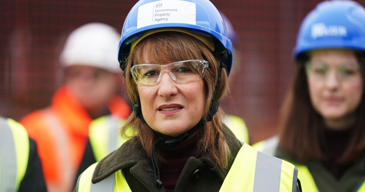 Public Sector Wages Surge While Private Sector Pay Growth Hits Low Point