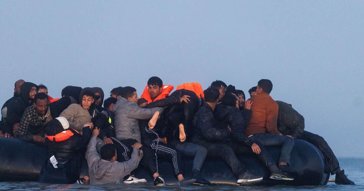 Migrants Arrive in UK and Immediately Inquire About Hotel Accommodations