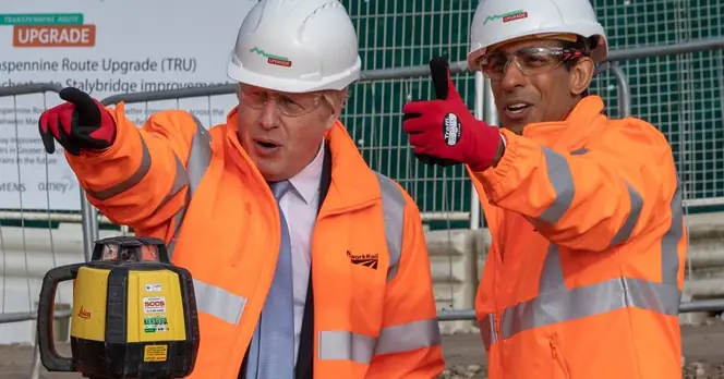 Critics Label Post-Brexit Immigration Policy an 'Unmitigated Failure' for UK Government
