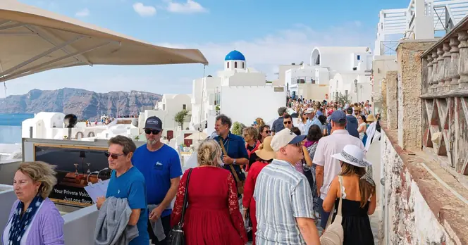 Tourists Alarmed as Santorini Overcrowding Turns Island Into 'One Long Toilet Line'