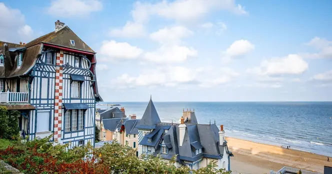 British Tourists Risk £130 Fine for Going Shirtless in France