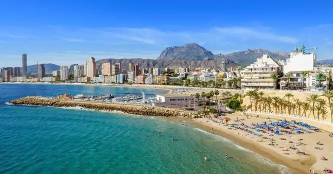 British Tourist Surprised by Number of British Establishments in Benidorm