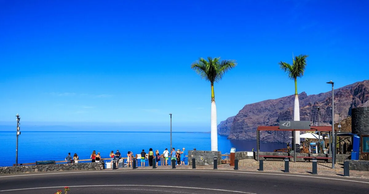 British Tourists Disappointed by Unseasonably Cool Weather in Tenerife