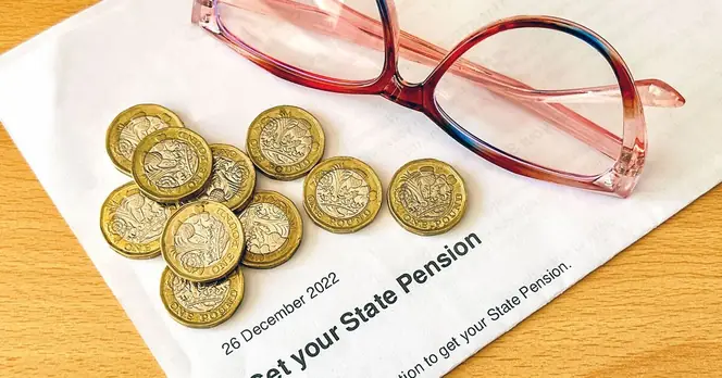 Early Pension Access for Britons Aged 28 to 40 Under Discussion