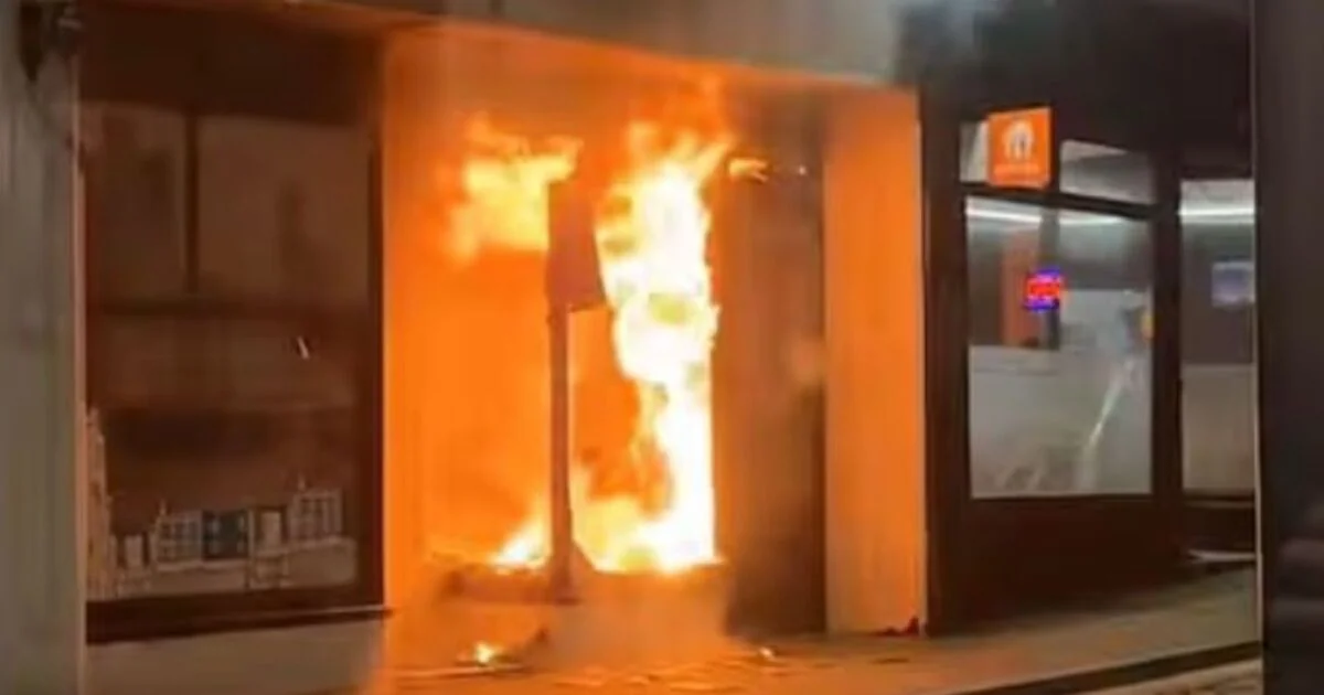 Significant Fire Engulfs Shop in Caernarfon, Prompting Emergency Response