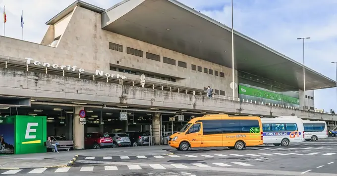 Canary Islands Ground Staff Strike Disrupts Easter Travel for British Tourists