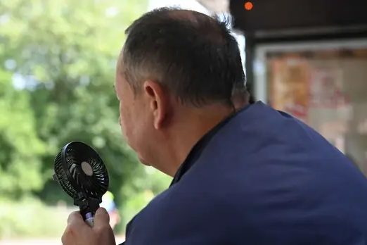 Tips for Managing Heatwave Risks for Individuals with Heart Conditions
