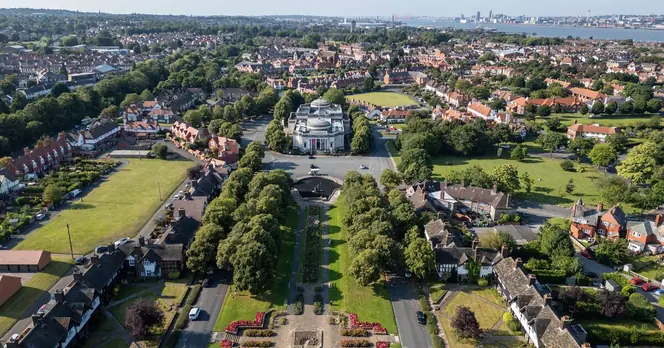 Parkgate: A Hidden Gem on the Wirral Peninsula with Scenic Views