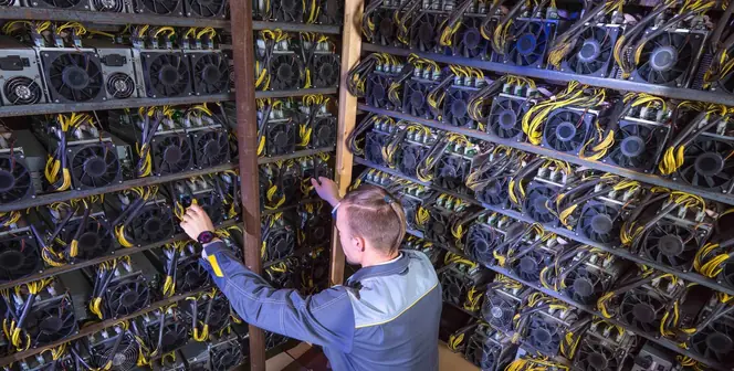 CleanSpark Shares Fall 9% After Disappointing Earnings Report on Bitcoin Losses