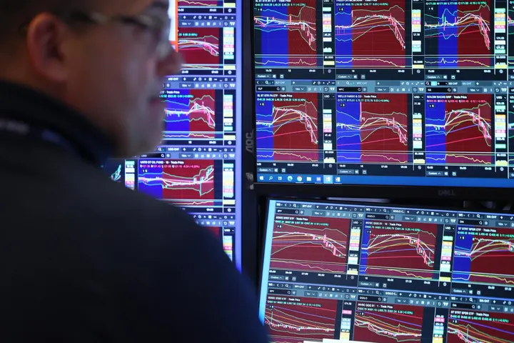 Coinbase Reports Institutional Crypto Investment Shifting Towards Yield Generation