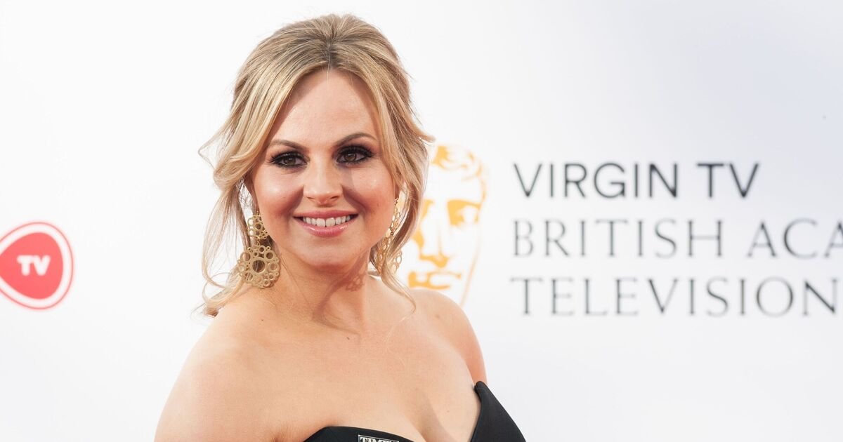 Tina O’Brien Stuns Fans with Stylish Crochet Bikini on Holiday