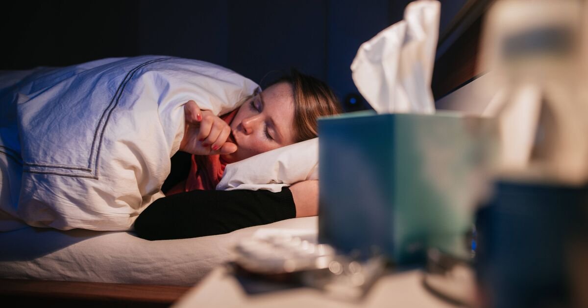 Doctor Identifies Key Symptom to Distinguish Between COVID-19 and Flu