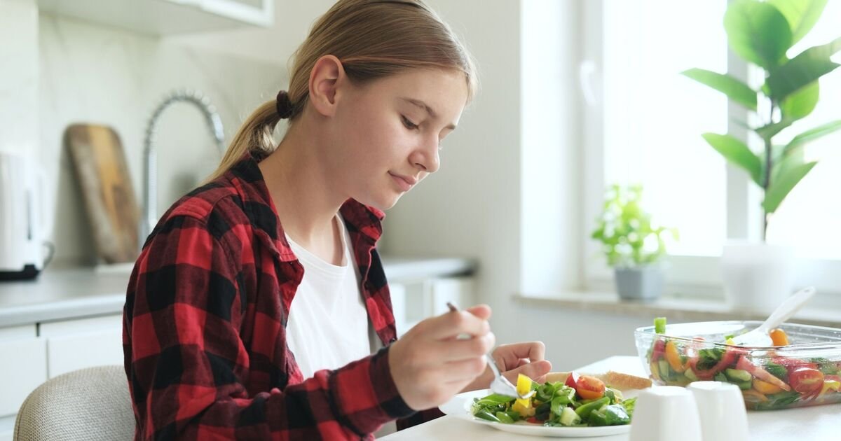 Doctor Warns Warfarin Patients to Monitor Leafy Green Intake Due to Vitamin K Effects