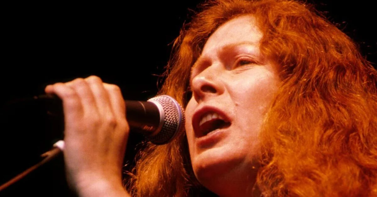 Dolores Keane, legendary Irish singer, dies aged 72, tributes pour in