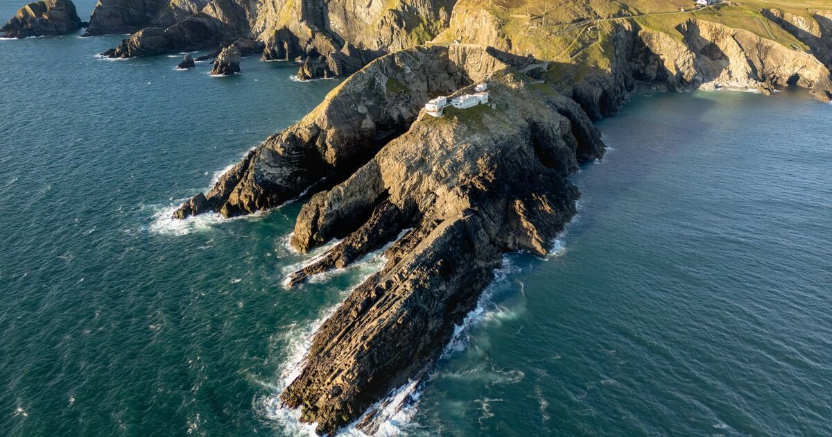 Stunning Mizen Head Offers Thrilling Access and Spectacular Sunset Views