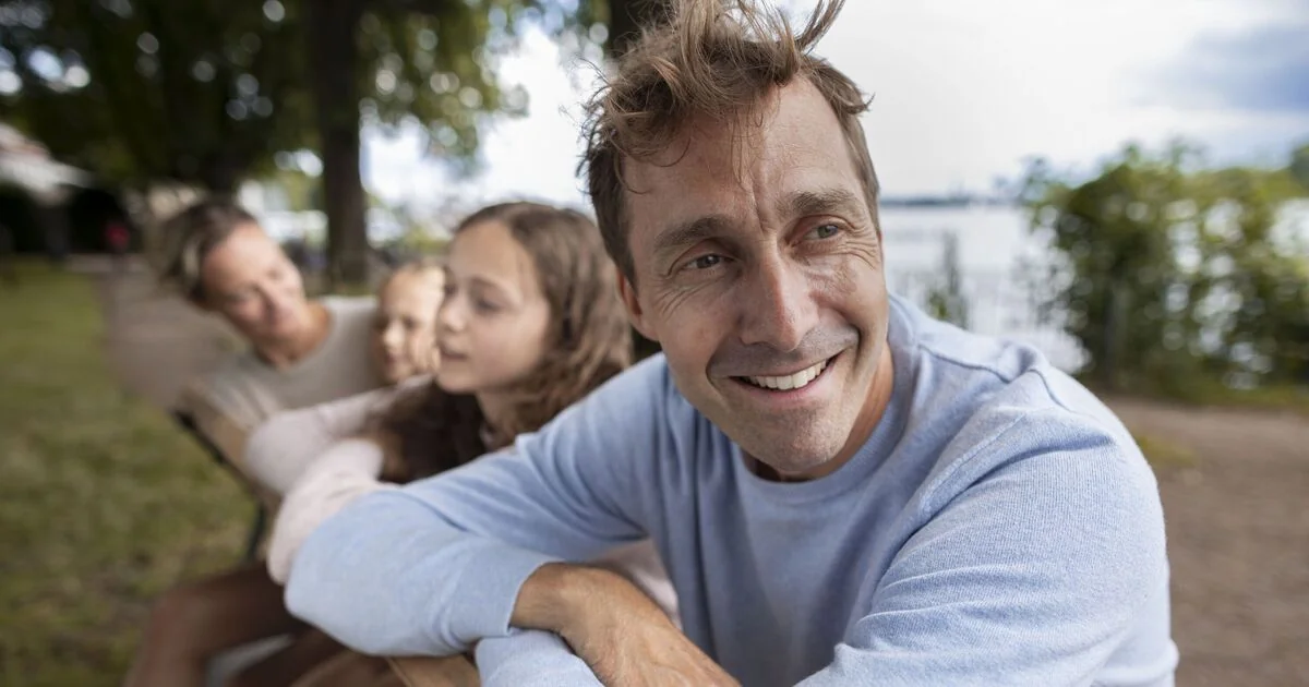 Financial Difficulties May Indicate Early Signs of Dementia, According to Experts