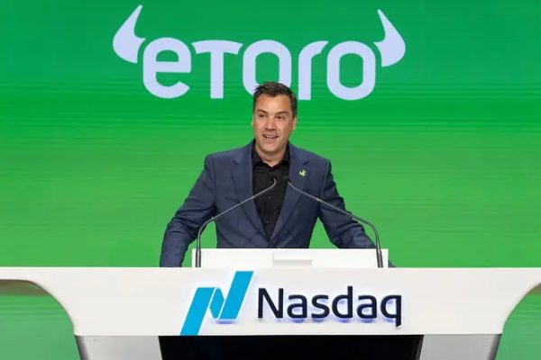EToro Invests in DeFi Platform Extended Amid Growing Broker Interest