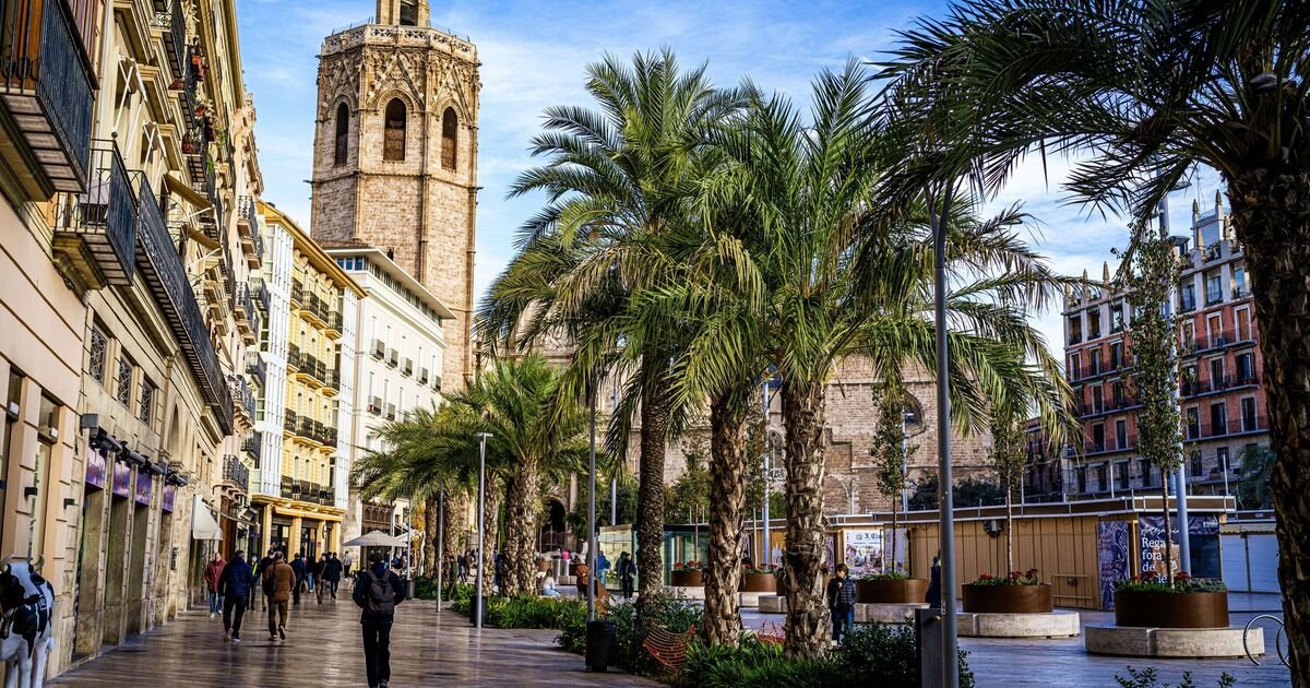 European City Named Top Destination for Senior Travelers Due to Accessibility and Cuisine