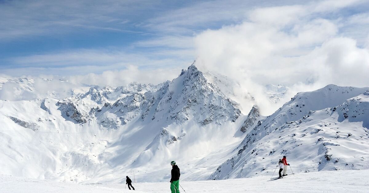 UK Ski Resort Introduces Free Ski Passes to Attract Winter Tourists