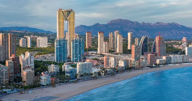 Expat in Benidorm Advises Tourists to Pack Sunscreen for May Visits
