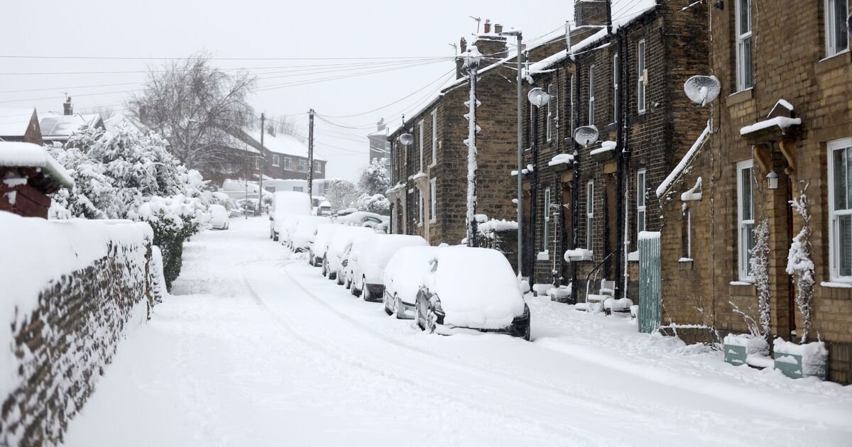 Experts Advise Against Raising Windscreen Wipers Amid Upcoming Snowstorms in the UK