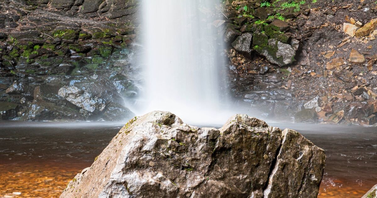 Hardraw Force: England's Tallest Waterfall at 100 Feet in Yorkshire Dales