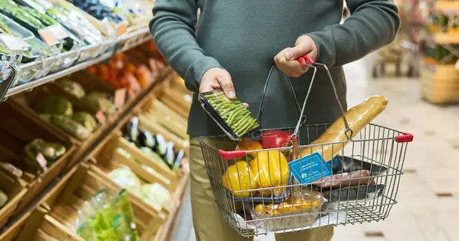 Finance Expert Warns of Rising Supermarket Prices Amid Economic Pressures