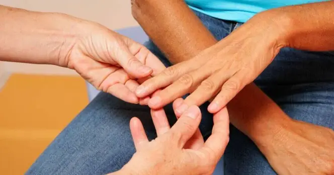 Fingernail Changes May Indicate Serious Health Issues like Heart Failure or Liver Disease