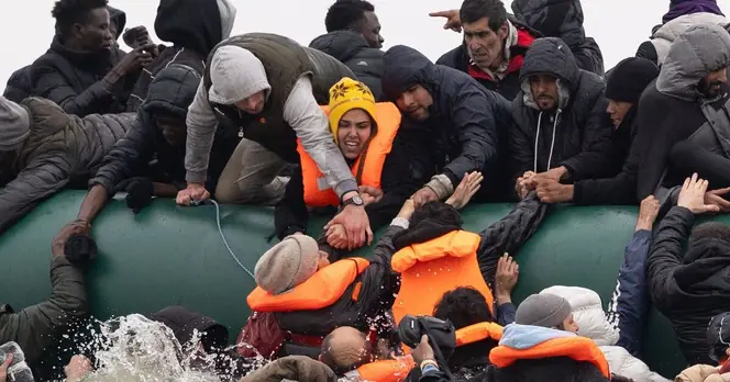 Starmer Faces Backlash Over Proposal to Fund French Migrant Deportations