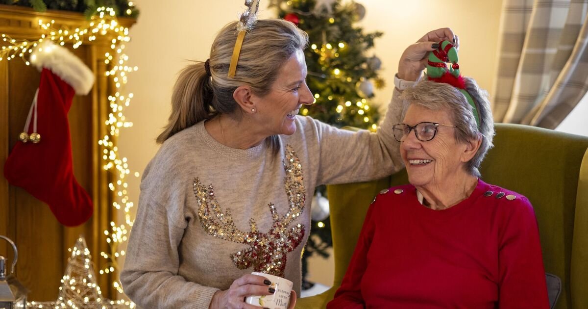 Healthcare Professionals Advise Families on Dementia Care During Christmas Gatherings
