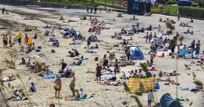 UK Braces for Heatwave with Temperatures Forecasted to Reach 34C