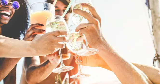 Health Experts Recommend Avoiding Certain Alcoholic Drink for Allergy Sufferers This Saturday