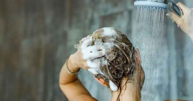 "Experts Recommend '1-Hour Rule' for Better Sleep: Shower Before Bedtime"