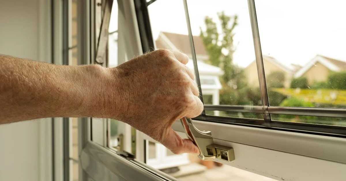 Households Advised to Keep Windows and Doors Closed from March to Combat Pollen
