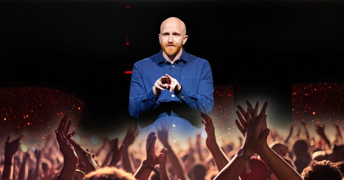 Comedian Ray Bradshaw Reflects on Growing Up with Deaf Parents and Its Impact on His Life and Comedy