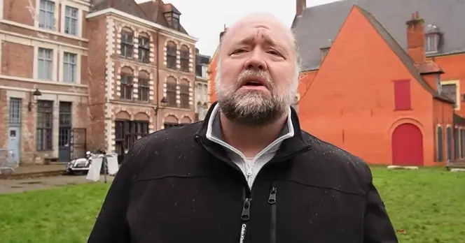 Travel Expert Warns Against Common Holiday Money Mistakes