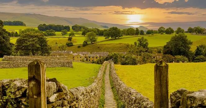 Travel Expert Recommends Avoiding UK Crowded Attractions for Quieter Alternatives