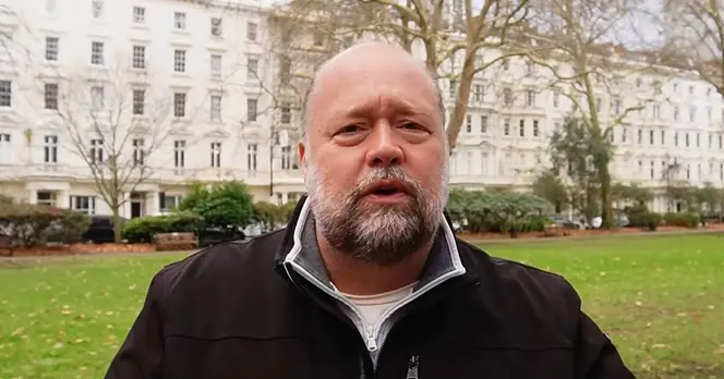 Tourists Advised on Essential Etiquette for British Pubs by Expert Mark Wolters