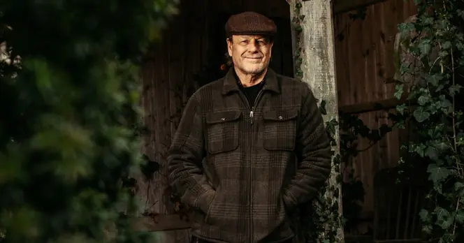 Sean Bean Explores the Therapeutic Benefits of Birdwatching in His Podcast *Peanut & Crumb Get Birding*