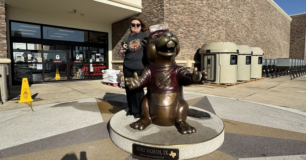 Buc-ee's: Texas Service Station Features 120 Pumps and Unique Gift Shop