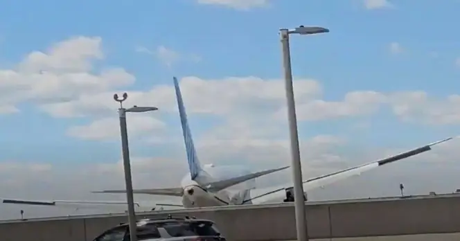Investigation Underway After United Airlines Jet Hits Light Pole at Houston Airport