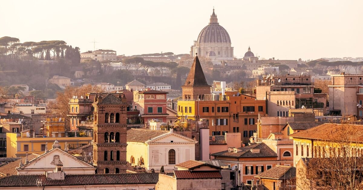 Tourists Now Required to Pay Fee to Visit Rome's Trevi Fountain