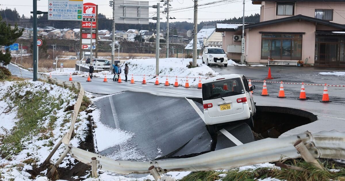 Japan Raises Megaquake Alert as Tsunami Risks Reach 98 Feet